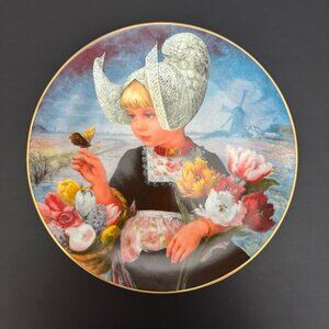 Marijke 5th in series #833 Festival Children of the world 9"